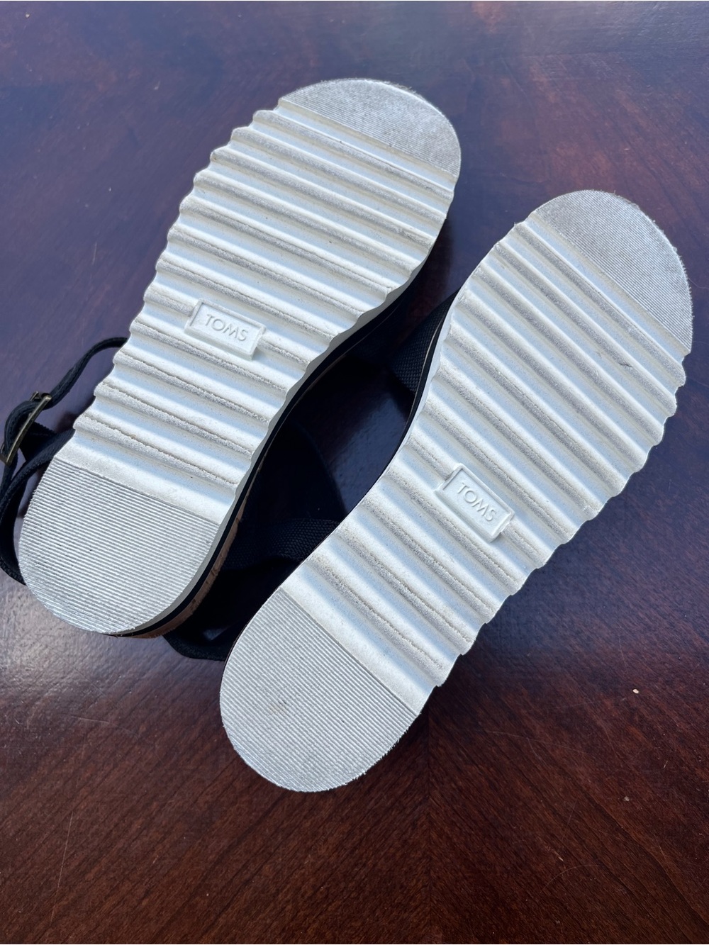 Toms Black Wedge Womens Sandal Strap Small Platform Comfort 8.5 - Picture 4 of 4